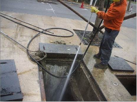 红谷滩池底污泥如何清理