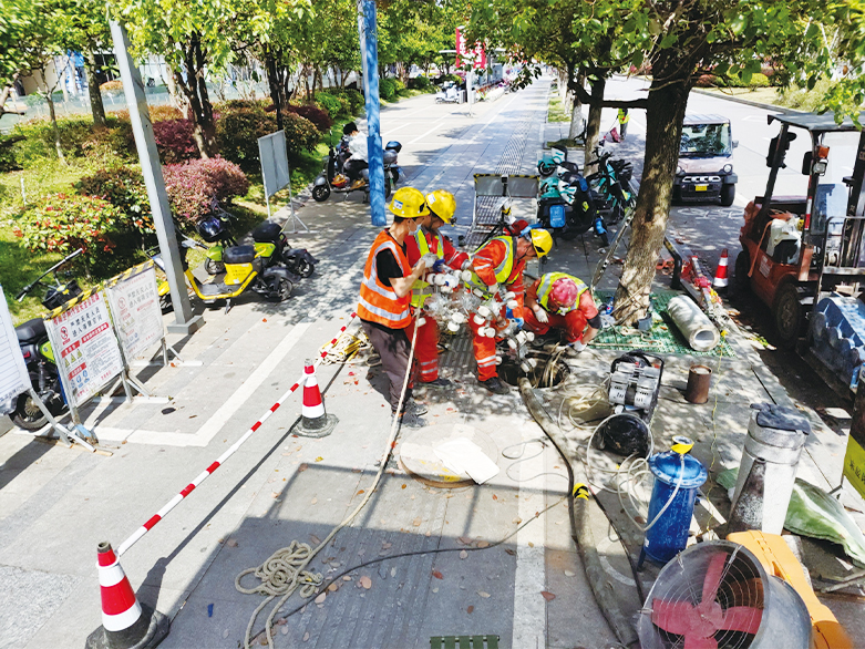  红谷滩UV-CIPP紫外光固化修复